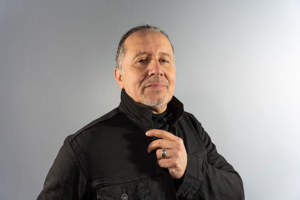 Miguel Tapia presenta Corazones junto a invitados