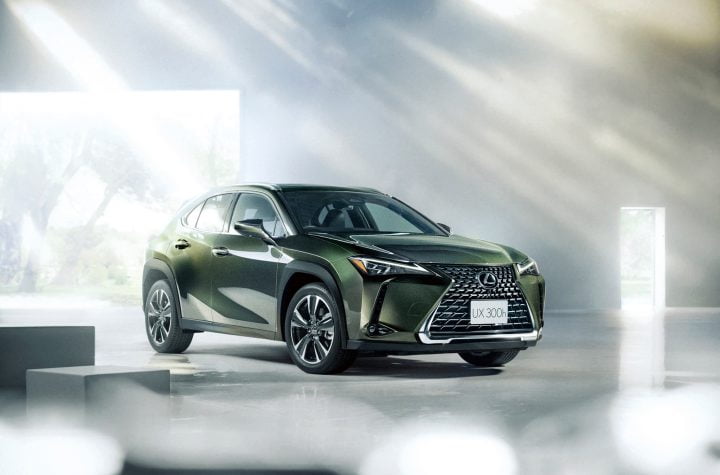 Lexus llega con su tecnología híbrida