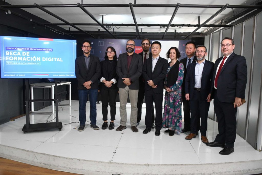 Mineduc y Huawei