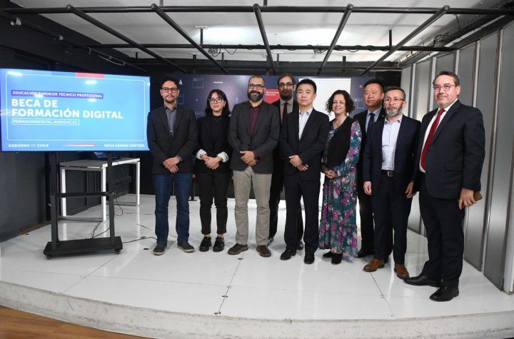 Mineduc y Huawei