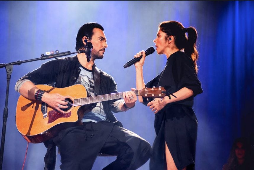 Beto Cuevas revive el himno Mentira